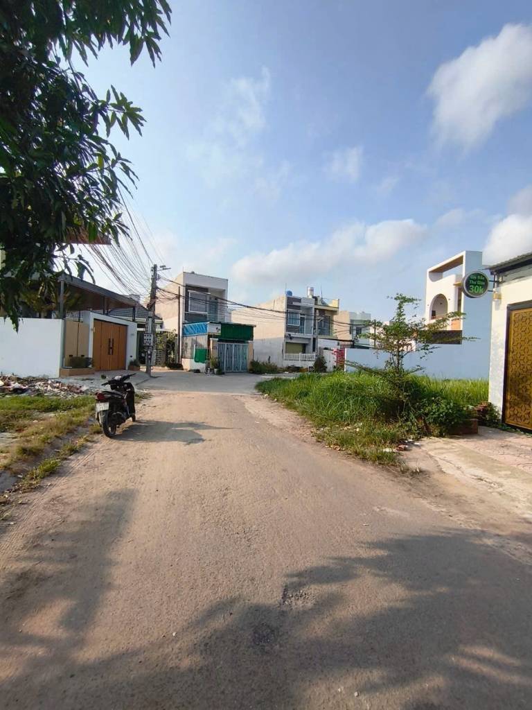 Bán nhà mặt phố Đinh Đức Thiện, Cần Đước Long An, 126m2 đầy đủ nội thất, giá tốt