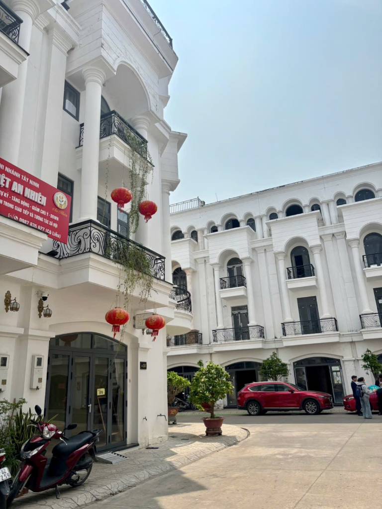 Bán nhà phố Mai Anh Luxury, 1 trệt 3 lầu 4,7 tỷ kề Vincom Tây Ninh, hỗ trợ vay 70% lãi suất ưu đãi