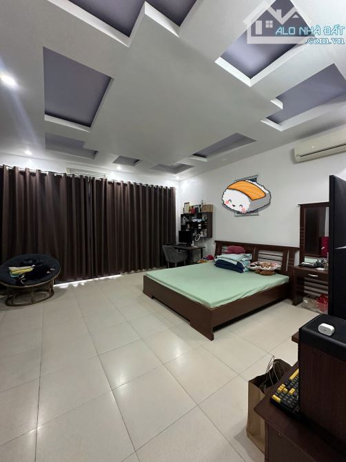 Bán căn shophouse Vincom Lê Thánh Tông 76m. Giá hơn 12 tỷ