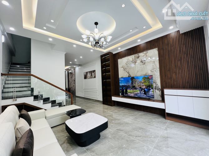 Bán nhà 5 tầng 65m2 đẹp nhất tdc Hoa Quả, Hồng Bàng.