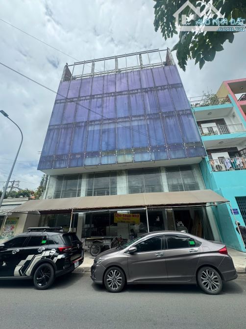 Giảm ba tỷ- Toà nhà cao tầng Nguyễn Sơn
