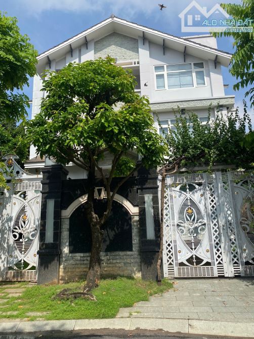 BIỆT THỰ GÓC 2 MẶT TIỀN 204B NGUYỄN VĂN HƯỞNG, THẢO ĐIỀN 369m2 (18x21m) 88 tỷ 230tr/m2