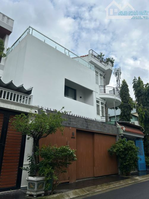 Bán biệt thự Quốc Hương, Thảo Điền 8 x 20m. 3 tầng. Giá bán bán chỉ 43,9 tỷ