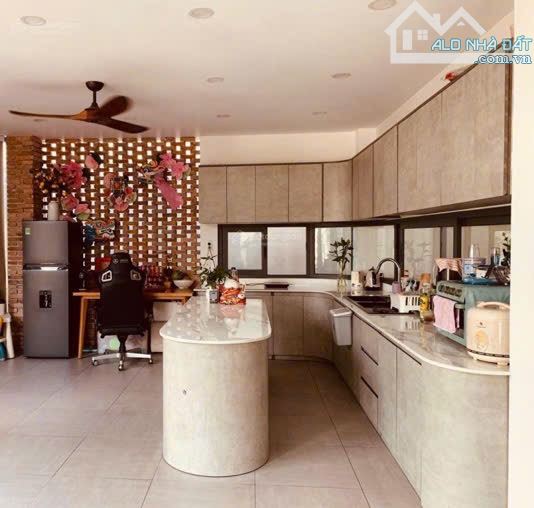 Đẹp lung linh nhà 3 tầng, hoàn công, ngay Đặng Văn Bi Trường Thọ, hẻm 7m, gần ga metro