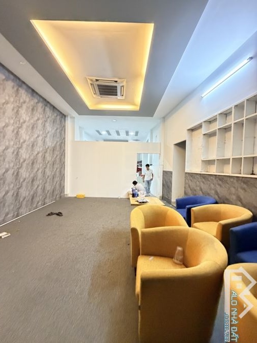 Tòa Văn Phòng Mặt Tiền Ngay Thăng Long, Phường Tân Sơn Nhất, Nhà ga T3, 9x27m, 5 Tầng, 70