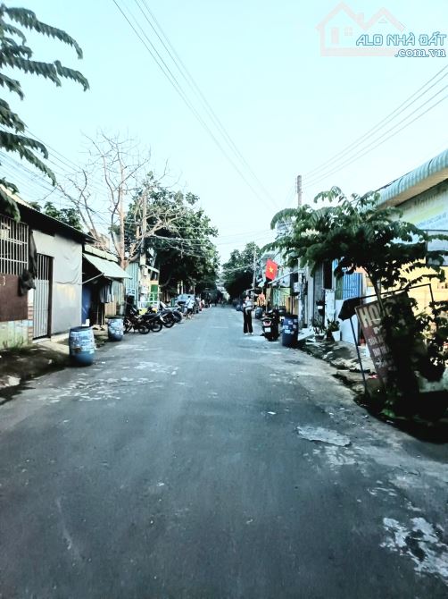 BÁN GẤP DÃY TRỌ ĐƯỜNG NGUYỄN TRI PHƯƠNG DĨ AN 296M²/ ĐƯỜNG 6M / DÒNG TIỀN 20 TR/T GIÁ 10,5