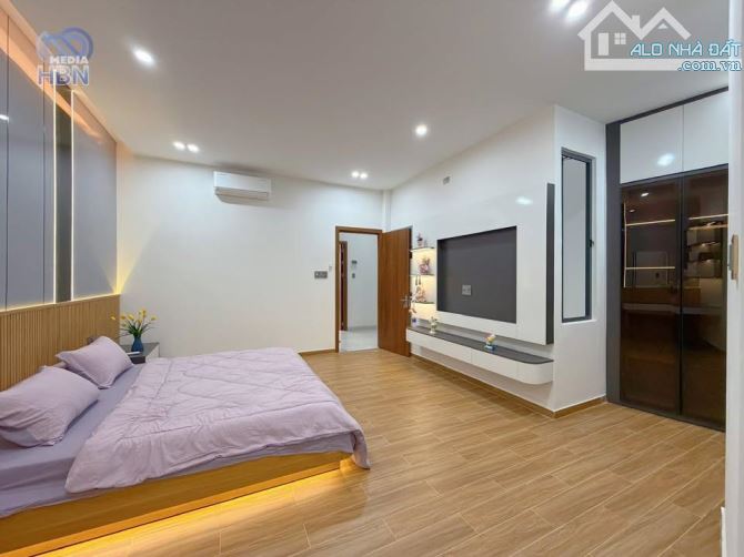 *Bán nhà 3 tầng đường Nguyễn Hữu Thọ, ngay BV Quân Y, dt 83m2 (ngang 5.4m) giá 16,2 Tỷ