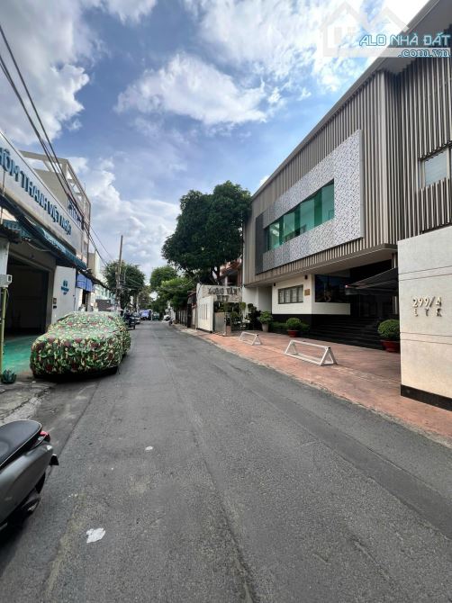 Bán nhà Khu Cư Xá Lữ Gia Quận 11. 10,6m x 24m. 4 Tầng. HĐT 120tr/th. Giá 42 Tỷ