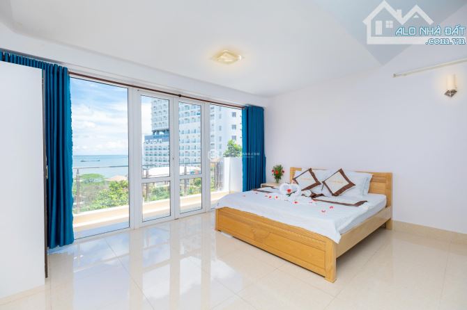 BIỆT THỰ PHONG CÁCH HIỆN ĐẠI, VỊ TRÍ SÁT BIỂN TỰA SƠN HƯỚNG THỦY,LÀ NƠI NGHỈ DƯỠNG CAO CẤP