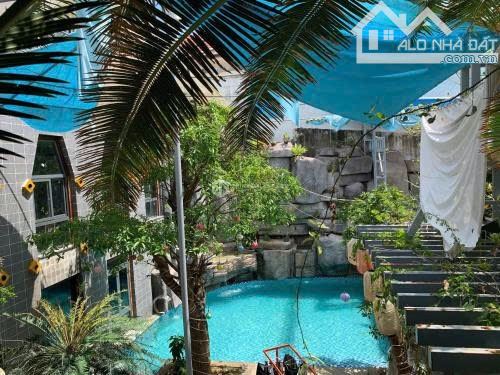 BÁN BIỆT THỰ MẶT TIỀN, SÂN VƯỜN CÓ HỒ BƠI, S=1790M2 GẦN BIỂN BÃI SAU VŨNG TÀU. 175 TỶ