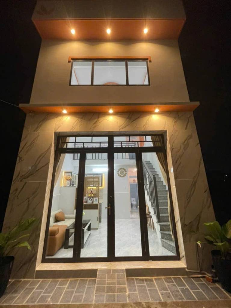 Bán nhà ngay Quốc lộ 1A, tại Xã Bình chánh, giá tốt, Sổ hồng riêng