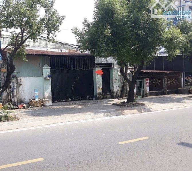 Bán gấp nhà xưởng mặt tiền Song Hành ,Hóc Môn , DT 212m2 .Giá rẻ 11.8 tỷ (TL)