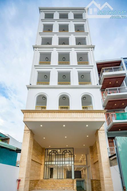 GIẢM GIÁ SỐC! Tòa Nhà VP MT 990 Âu Cơ, P.14| DT: 9,3 X 33m - Hầm + 9 tầng | TN: 3,2 tỷ/năm