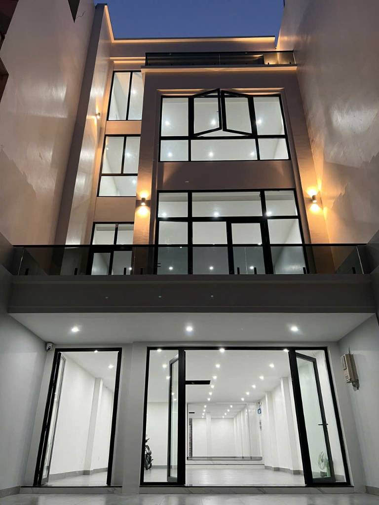 Bán nhà mặt tiền Nguyễn Bá Tuyển Tân Bình, DT 221m² 4 tầng, giá 50 tỷ TL