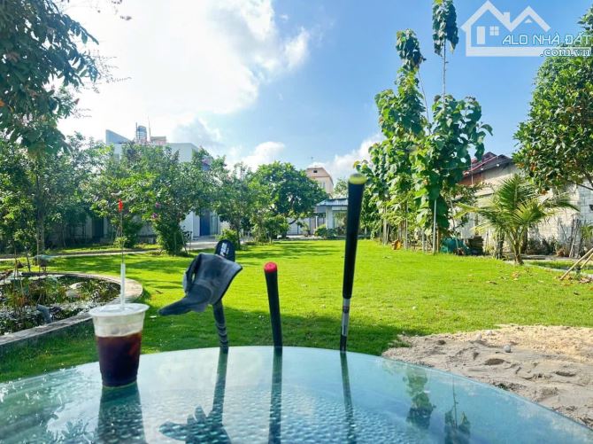 VIP Biệt thự, Villa, Homestay nghĩ dưỡng Sân Golf riêng 2000m2 300m thổ cư hoàn công