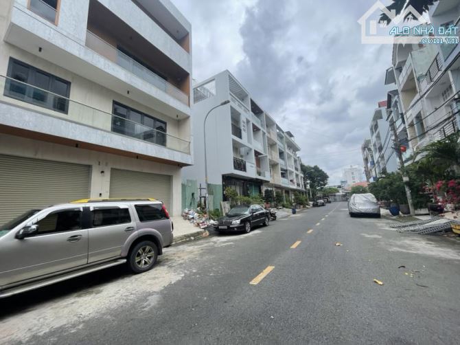 Bán nhà MT đường Số 27, Phường 11, DT 16 x 18m, cấp 4, giá 33 tỷ