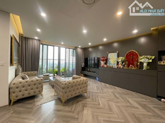 Bán gấp CH Chelsea Park Trung Kính DT 128m 3PN Full NT đẹp hướng ĐN SĐCC giá 11,8 tỷ