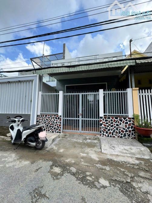 RA GẤP NHÀ GÁC LỬNG Ở BÀ ĐIỂM 59m2 GIÁ 600 TRIỆU, SỔ HỒNG RIÊNG CÔNG CHỨNG NGAY.