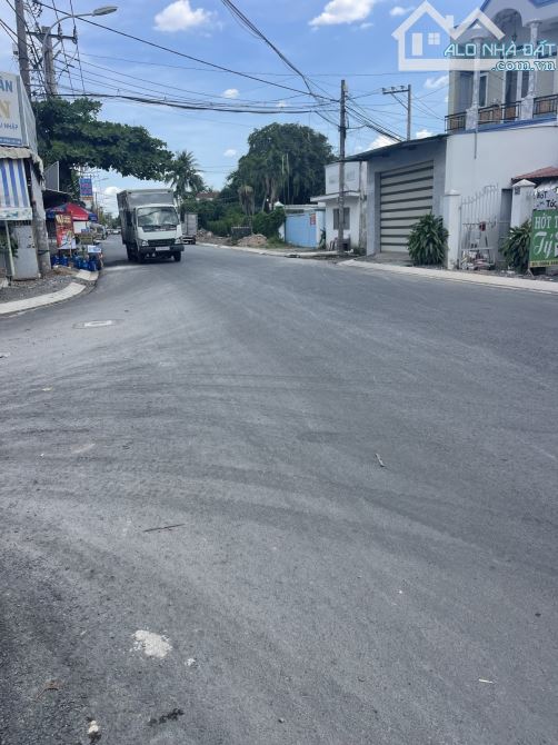 BÁN GẤP GIẢM 1 TỶ -NHÀ XƯỞNG-MẶT TIỀN- THỚI TAM THÔN-HÓC MÔN-385M2, NGANG10M CHỈ 10.5TỶ