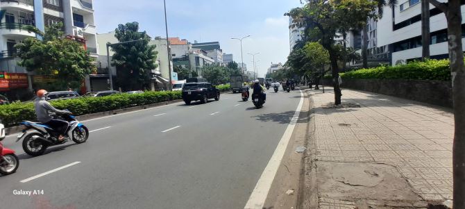 Bán tòa nhà văn phòng Mặt Tiền Cộng Hòa, DT 9 x 30m, hầm 8 tầng, sàn 2000m2