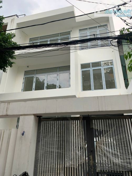 Bán Biệt Thự ngay Mặt Tiền Nguyễn Chí Thanh Quận 5. 8m x 20m. 4 Tầng. Giá 30 Tỷ