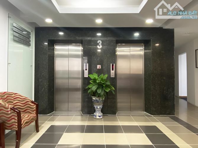 Bán gấp toà văn phòng 12 tầng MP Bà Triệu Hoàn Kiếm. 392m2 - MT 11m. Cho thuê 8 tỷ/năm