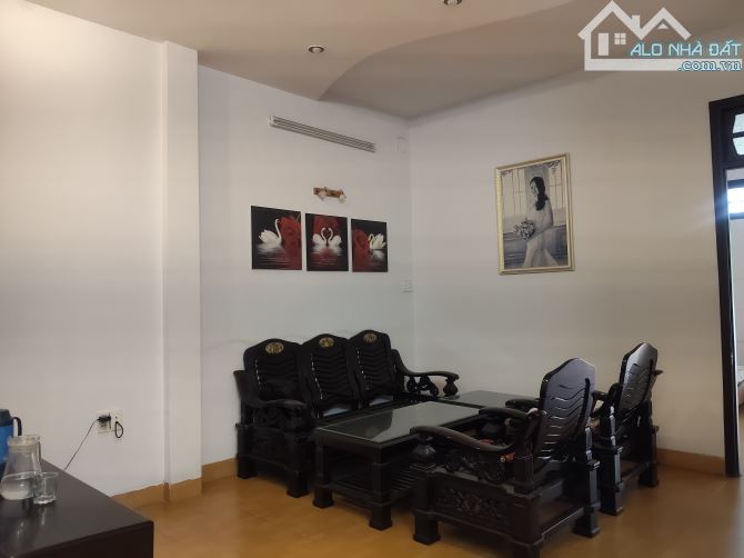 Bán gấp nhà MT Ngô Quyền, Sơn Trà, 125m2 , 4 tầng, giá chỉ 11.2tỷ TLCC.