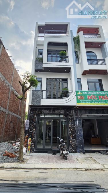 4,7Tỷ TL_NGỘP🔥Bán nhà 1 trệt 2 lầu Mẫu Đẹp_KDC Bình Chuẩn, p.Bình Chuẩn, Tp.Thuận An
