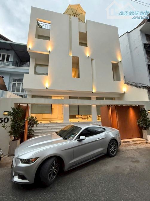Bán biệt thự Làng Báo Chí, Thảo Điền ngang 10m tiếp giáp sông Sài Gòn. Giá chỉ 33 tỷ