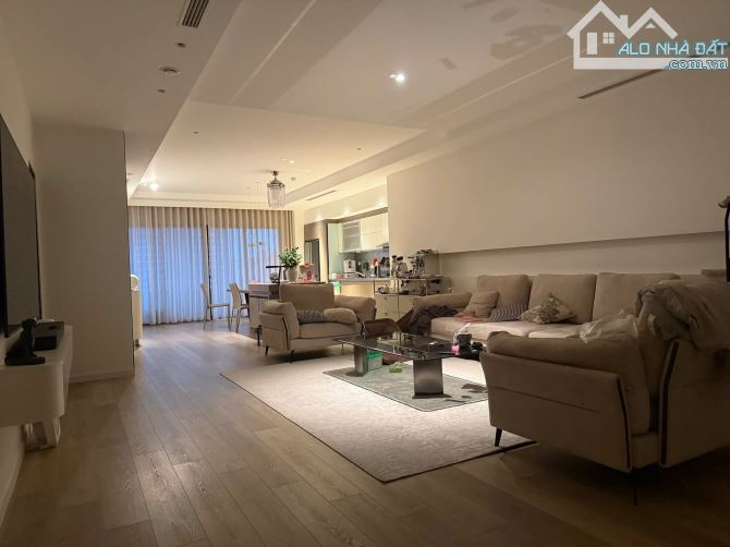 Bán căn hộ chung cư 57 Láng Hạ, DT 172m, MT 5m, giá 15.2 tỷ