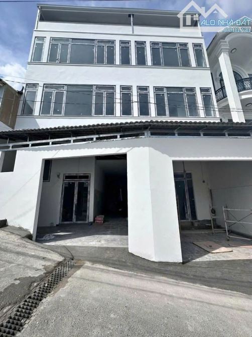 Bán dãy căn hộ mới xây ngay Trường Đại Học Đà Lạt