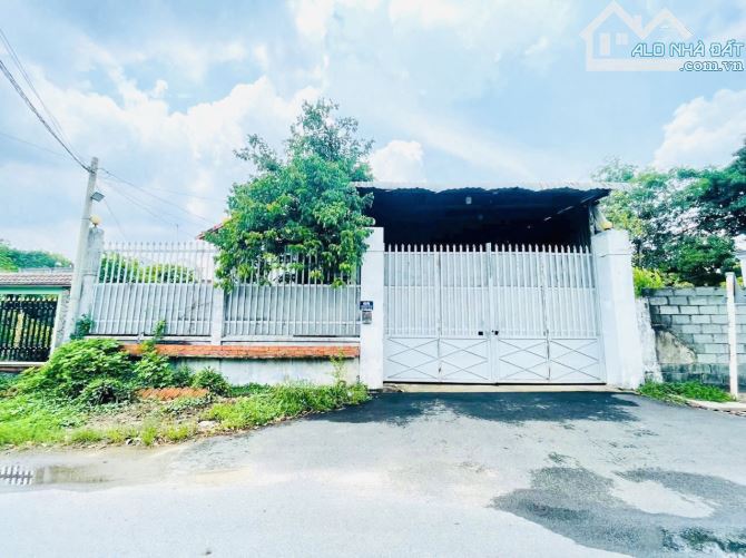 Xưởng + Nhà sản xuất đường Nguyễn Thị Lộc , Nhuận Đức Củ Chi 420m2 300m thổ cư