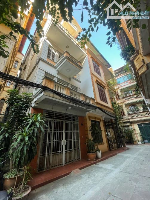 BÁN NHÀ LÔ GÓC 3 THOÁNG 39 TỶ 100m 4 TẦNG MT 5,7m Ô TÔ TRÁNH KINH DOANH KIM MÃ BA ĐÌNH