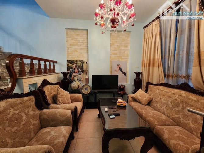 Bán nhà mặt phố Triệu Việt Vương, 35m2, 3 tầng, 26 tỉ, vỉa hè rộng, dòng tiền 30tr/tháng