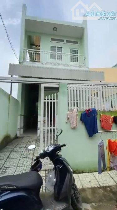 BÁN NHÀ TRỌ , GẦN NGÃ 3 MỸ HẠNH , KHU CÔNG NGHIỆP ĐỨC HÒA , GIÁ 1 TỶ 8 , SỔ HỒNG RIÊNG