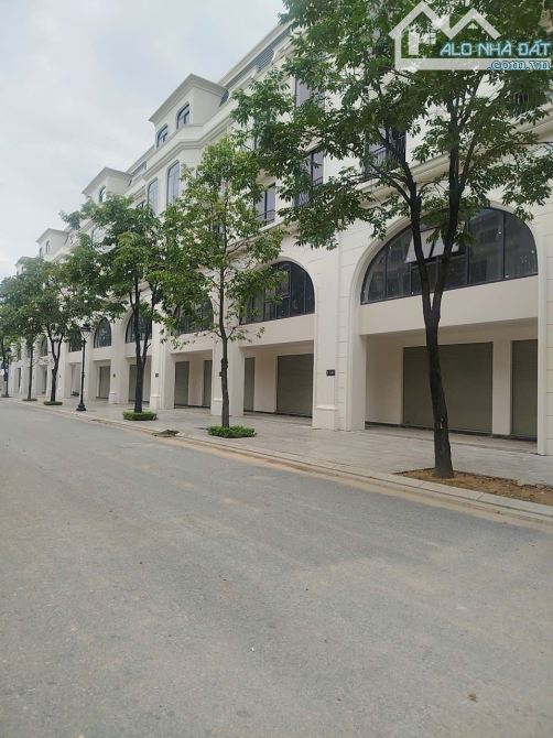 BÁN GẤP LIỀN KỀ KIM CHUNG HOÀI ĐỨC DT 190M 5 TẦNG MT 10M CĂN GÓC GIÁ CHÀO BÁN 40 TỶ