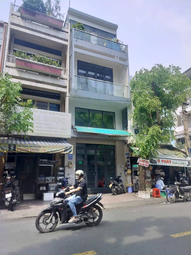 Bán nhà mặt tiền Lý Nam Đế Quận 11, nhà 4 tầng, nở hậu đẹp, giá 17 tỷ TL