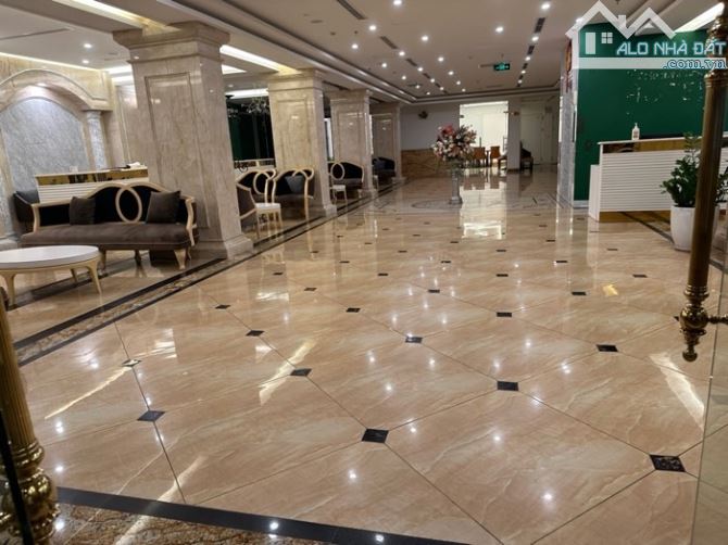 Bán tòa nhà Văn phòng phố Lạc Long Quân 9 tầng 400m2 mặt tiền 12m giá 172 tỷ