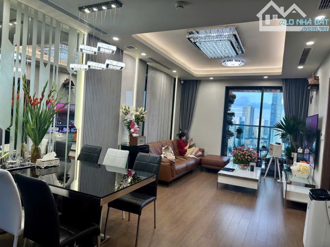 Bán CH 3 Ngủ View Hồ The Matrix One Mỹ Đình DT 112m Full NT Căn góc giá 13,5 tỷ SĐCC