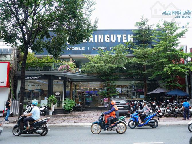 Khu Vip Pasteur, Quận 3. DT: 25x30m. DTCN: ~600m2 đất. GPXD: 3000m2. Giá: 145 tỷ