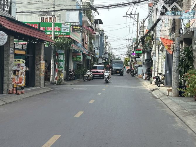 Bán CHDV mặt tiền 7m 148m2 6T 17PN T.Máy DT 70tr ngay CV Làng Hoa Lê Văn Thọ 29 tỷ hơn.
