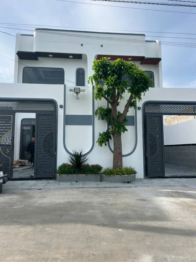 Bán 2 nhà mới xây gần chợ đình Mỹ Hạnh Bắc 150m2 full thổ 1 lầu 4pn,5wc hướng Nam giá 2,9 tỷ / căn