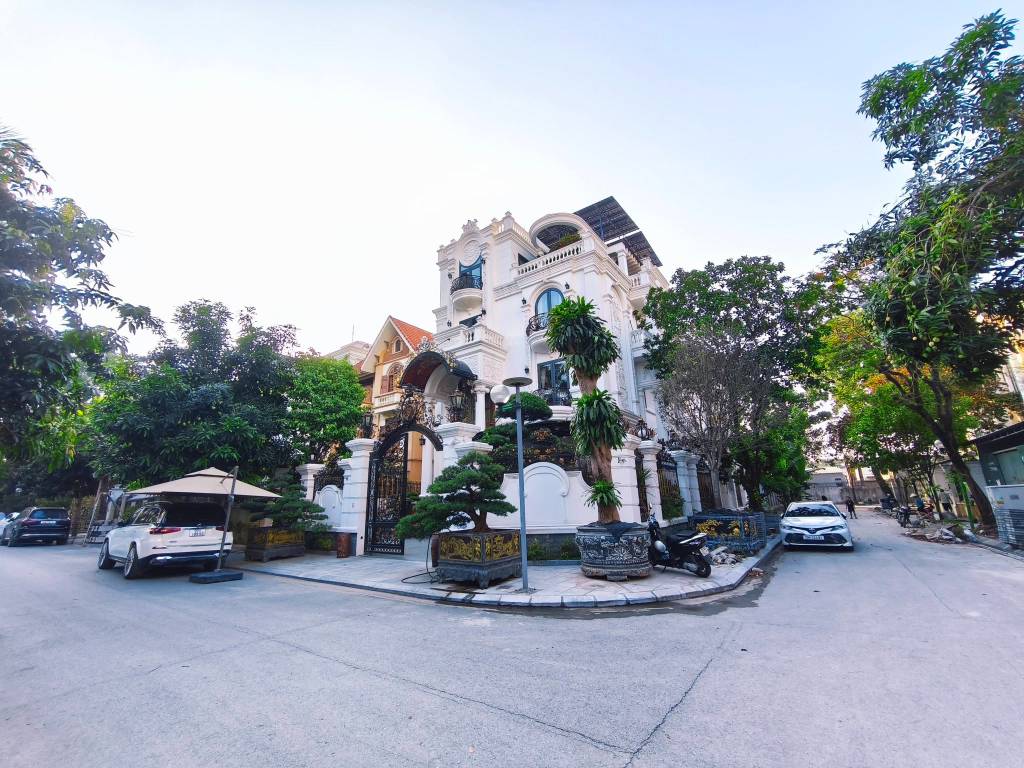 BÁN BIỆT THỰ KĐT PHÁP VÂN, HOÀNG MAI, DT 340M2, 5 TẦNG, LÔ GÓC, NỘI THẤT CAO CẤP