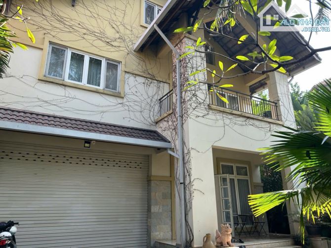BIỆT THỰ KHU COMPOUND NGUYỄN VĂN HƯỞNG, THẢO ĐIỀN, GIÁ CUEWCJ RẺ
