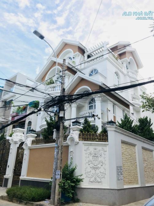 Siêu phẩm góc 2 mặt tiền cực víp K300 gần Nguyễn Minh Hoàng Tân Bình. 10x16m, 3 tầng