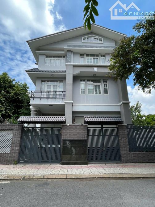 BIỆT THỰ SADECO VEN SÔNG – 4 đường số 17. DT: 13x18, Hầm 4 lầu - 38 tỷ SHR