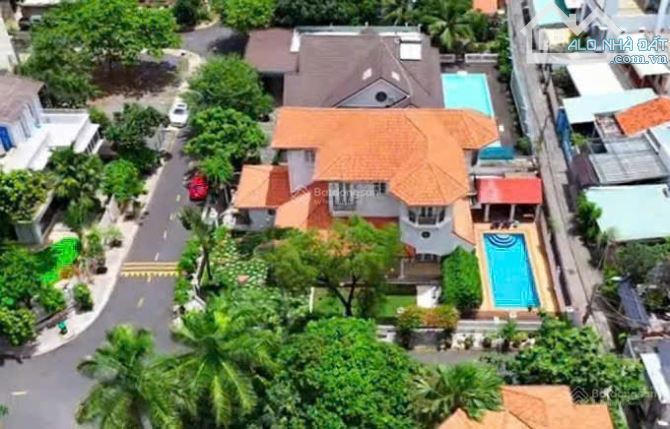 Ban biệt thự góc 2 mặt tiền Khu Compound Nguyễn Văn Hưởng, Q2