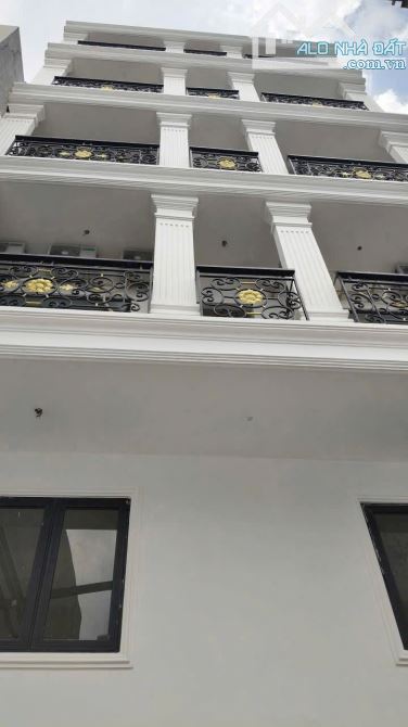 Tòa nhà CHDV 62 phòng thu nhập 300tr/th, 354m2 chỉ 36.8 tỷ