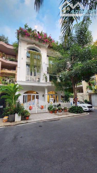 Villa góc 2MT nội khu Nguyễn Trọng Tuyển, P1, Tân Bình; 8x22m, 4 tầng, Giá 69 tỷ