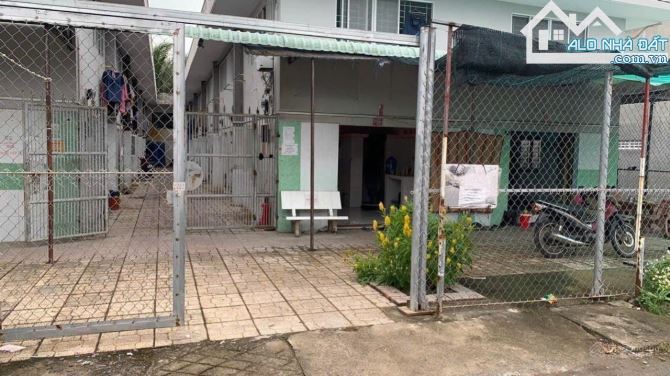BÁN GẤP DÃY TRỌ ĐANG KINH DOANH , 180M2 KCN TÂN ĐỨC , GIÁ 2 TỶ 370 TRIỆU ,